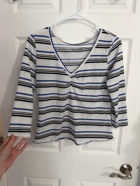 Women’s Mudd White Striped V-Neck Long Sleeve Top with Blue & Black Stripes